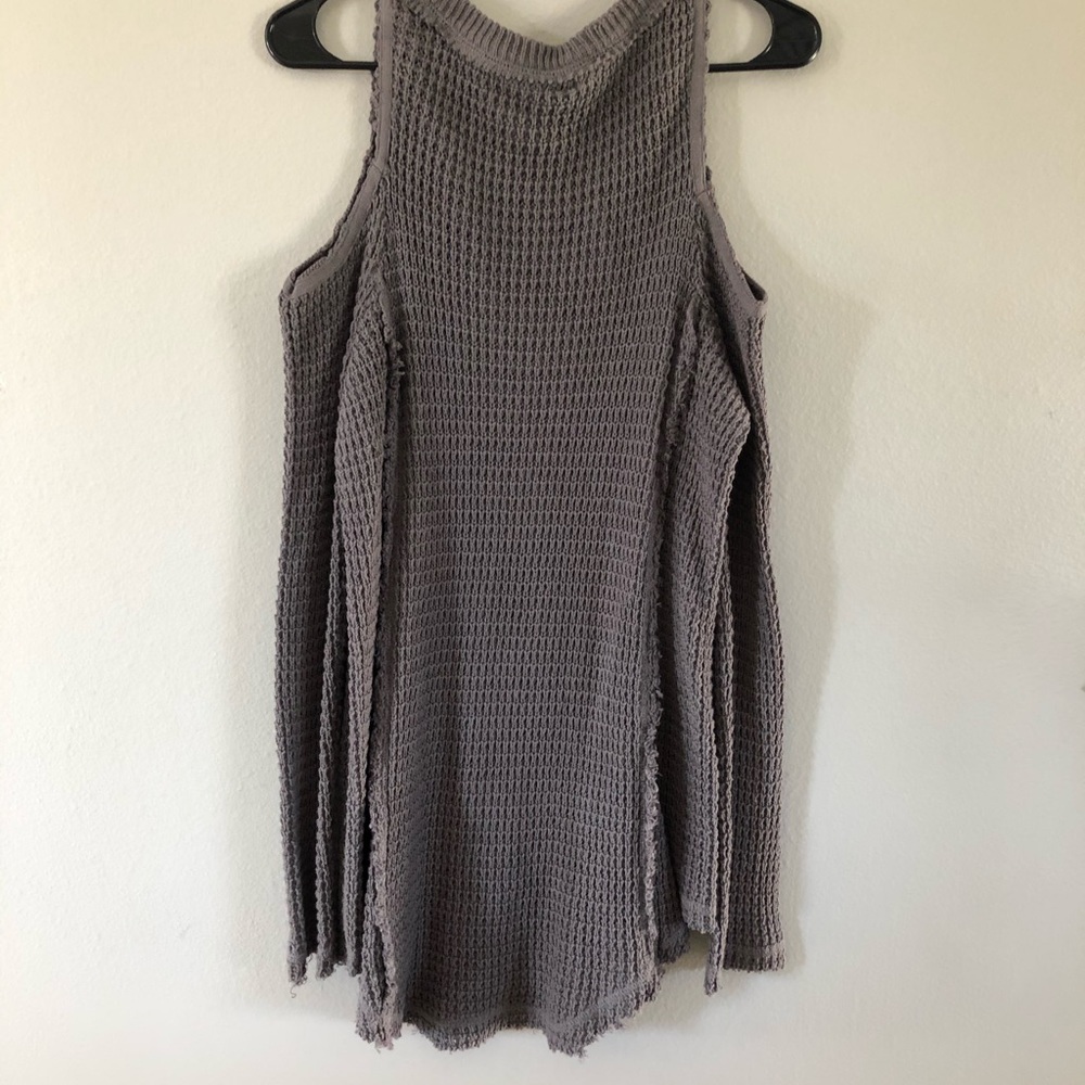 Elan Cold Shoulder Top - Picture 4 of 5